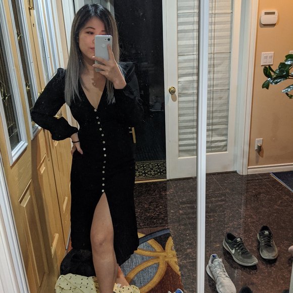 Aritzia Dresses & Skirts - Wilfred - New Gallery Dress (BNWT)